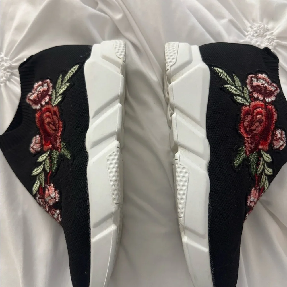 Floral Embroidered Black Slip-On Sneakers - Picture 4 of 6